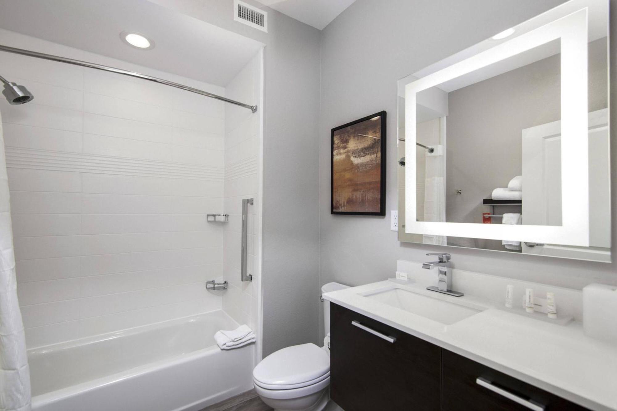 Towneplace Suites By Marriott Houston Hobby Airport Exterior foto